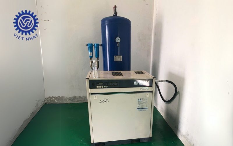 máy nén khí trục vít cũ 